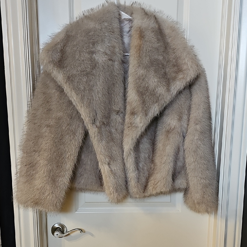Commense Faux Fur Jacket in Beige